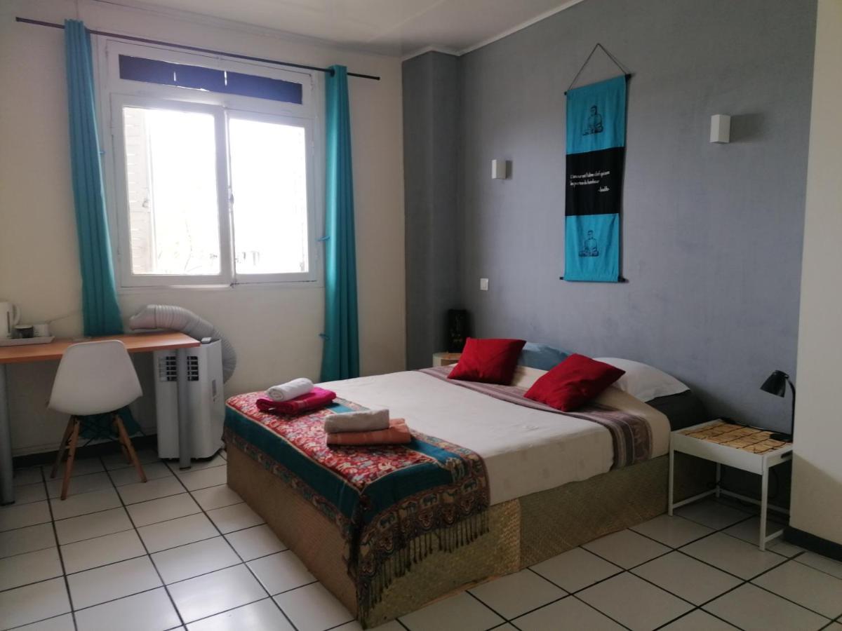 Jolie chambre climatisée avec balcon chez l'habitant Saint Pierre Esterno foto